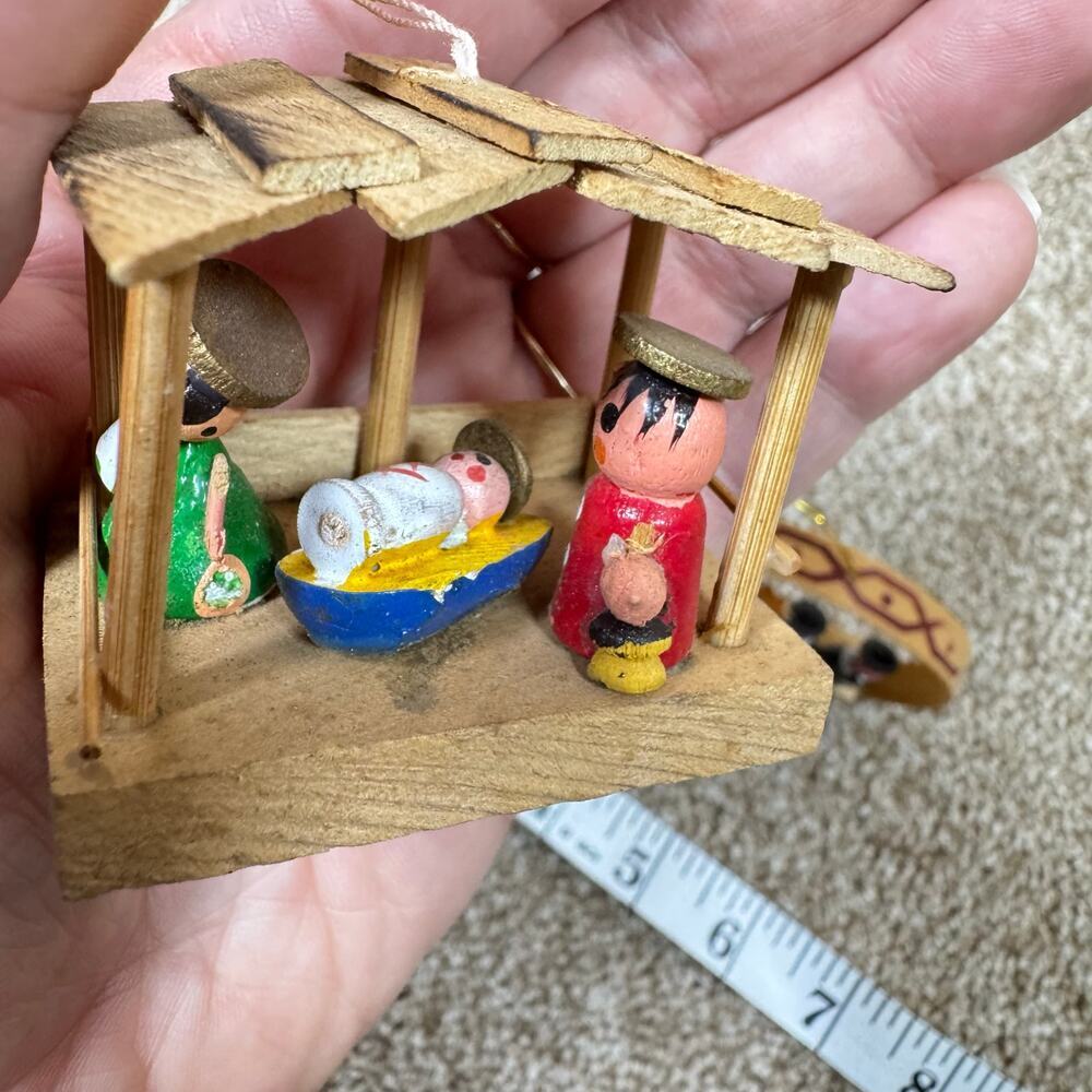 VTG Christmas Ornaments erzgebirge style nativity Painted Set of 3 wooden - Picture 4 of 8